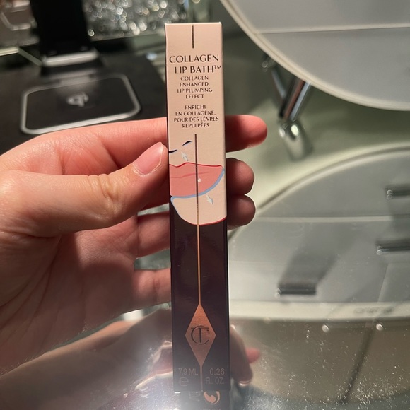Charlotte Tilbury Collagen Lip Bath Gloss - Picture 2 of 3